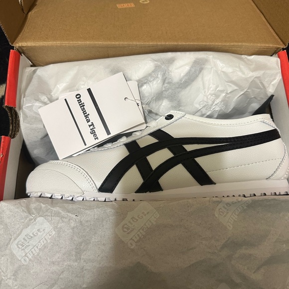 Onitsuka Tiger by Asics White and Black Casual Shoes - Picture 13 of 14